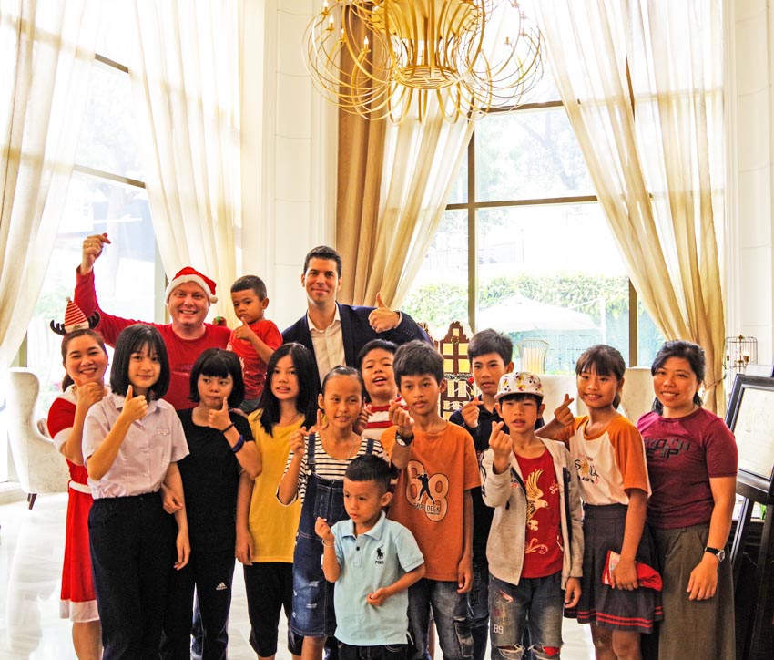 Hôtel des Arts Saigon tổ chức ngày hội Giáng Sinh cho các bé từ tổ ấm Smile Group -4