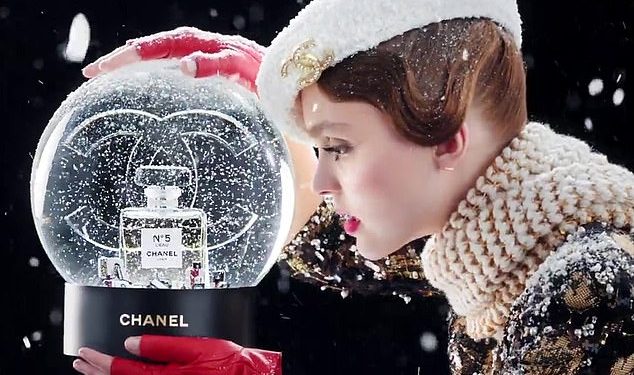 Chanel mang đến không khí Giáng sinh với No.5 phiên bản lễ hội 2019-1