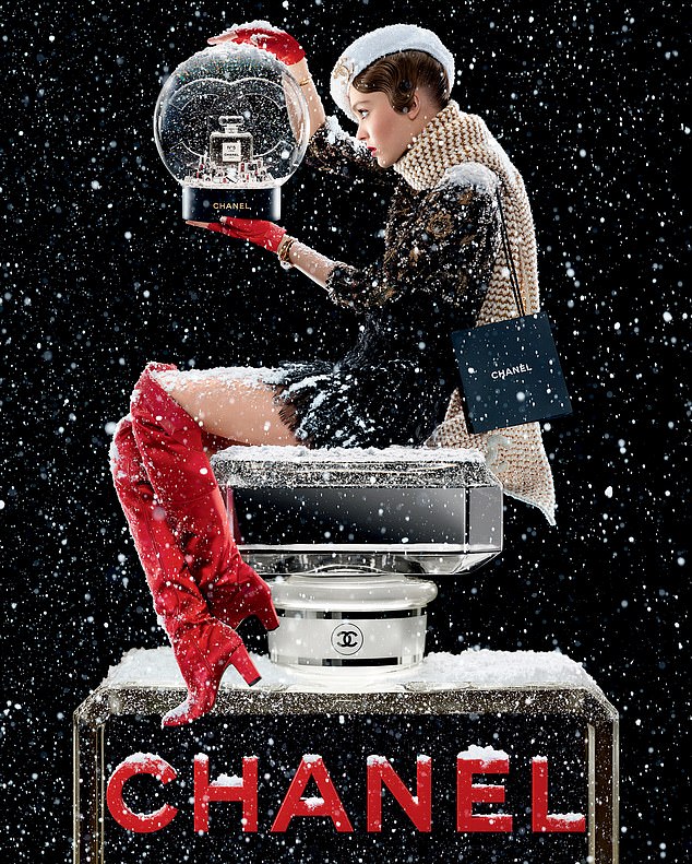 Chanel mang đến không khí Giáng sinh với No.5 phiên bản lễ hội 2019-2