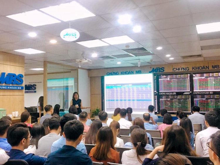 Chứng khoán diễn biến khó lường trong tuần này-1