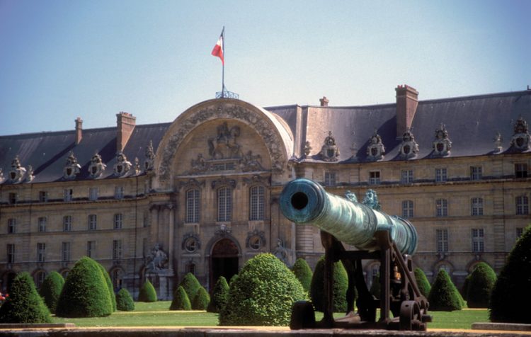 Hai di vật lịch sử Việt Nam ở bảo tàng Paris - 1