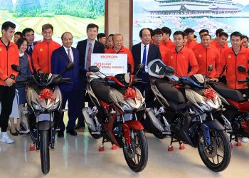 Honda Việt Nam tặng LEAD và Winner X cho các tuyển thủ bóng đá Việt Nam - 1