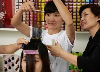 L’Oréal kỷ niệm 10 năm thành lập chương trình “Làm đẹp để sống, Sống để làm đẹp”-1