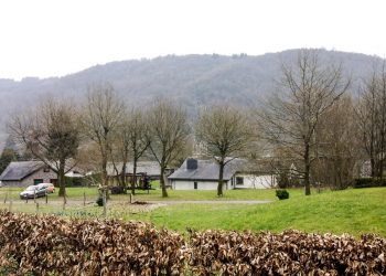 Thung lũng cắm trại bên sông Semoirs -8