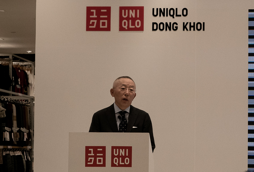Ông chủ Uniqlo rời hội đồng quản trị SoftBank