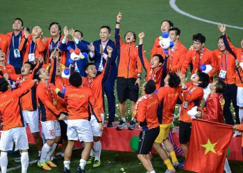 Trận thắng huy hoàng sau 60 năm chờ đợi của bóng đá Việt Nam