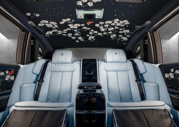 Chiêm ngưỡng chiếc Rolls-Royce Phantom phiên bản Hoa hồng với hơn một triệu mũi thêu