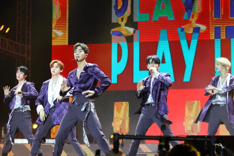 Hương Giang, Vũ Cát Tường giành Daesang của VLive Awards, Monsta X trở lại