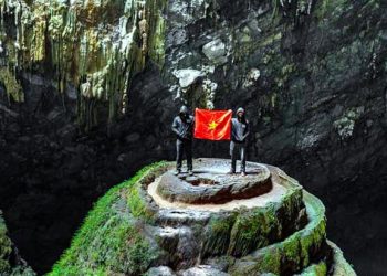 Thưởng thức MV Alone Pt.II quay tại Sơn Đoòng của Alan Walker và Ava Max - Ảnh 03
