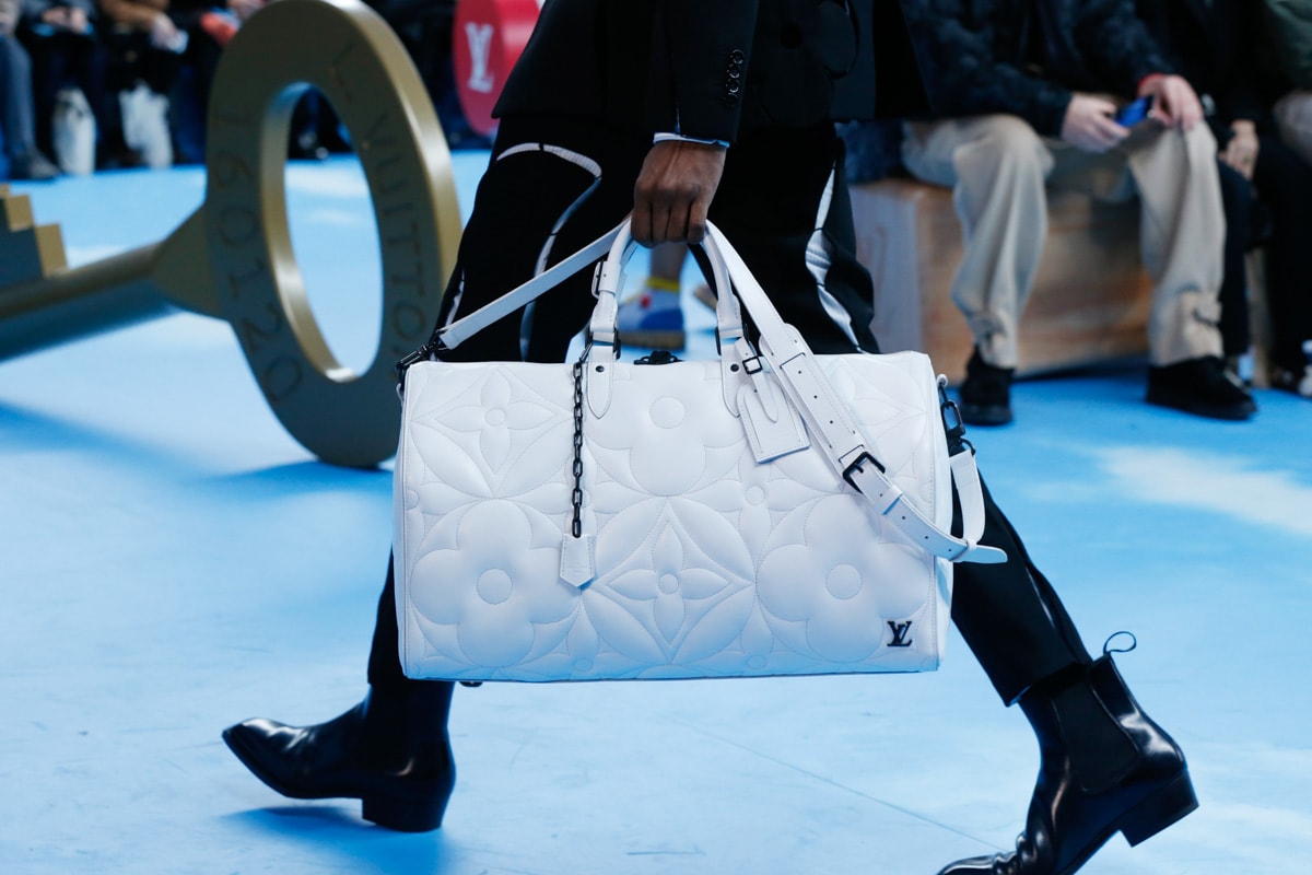 Những thiết kế túi của Abloh đưa Louis Vuitton vào xứ sở thần tiên - 13