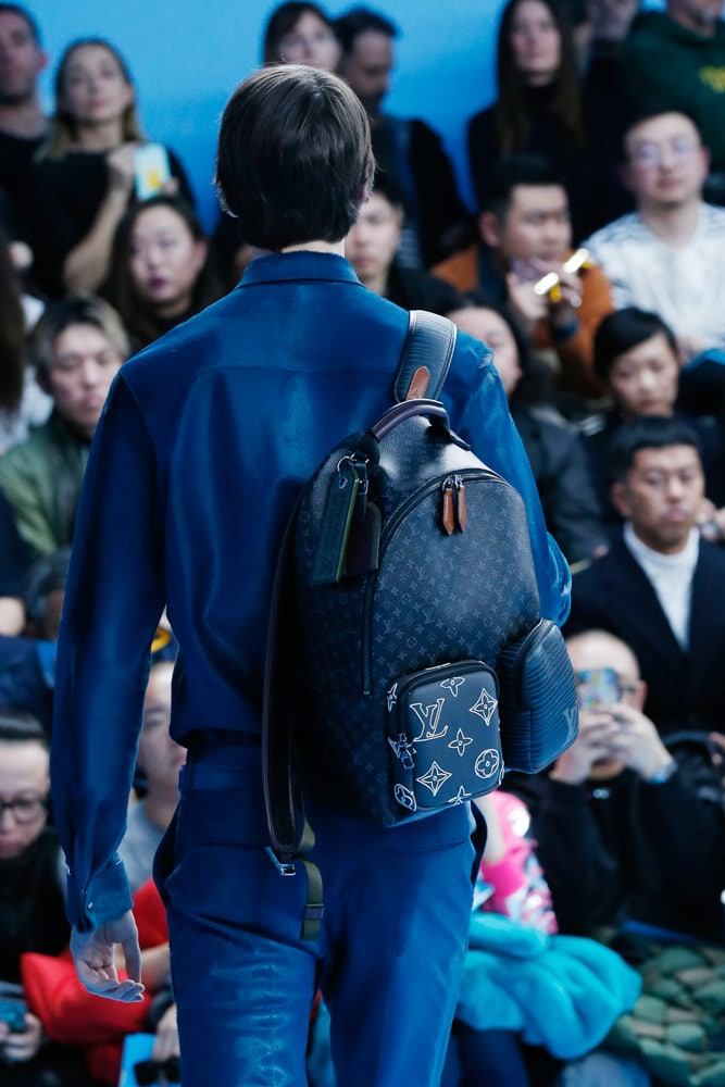 Những thiết kế túi của Abloh đưa Louis Vuitton vào xứ sở thần tiên - 14