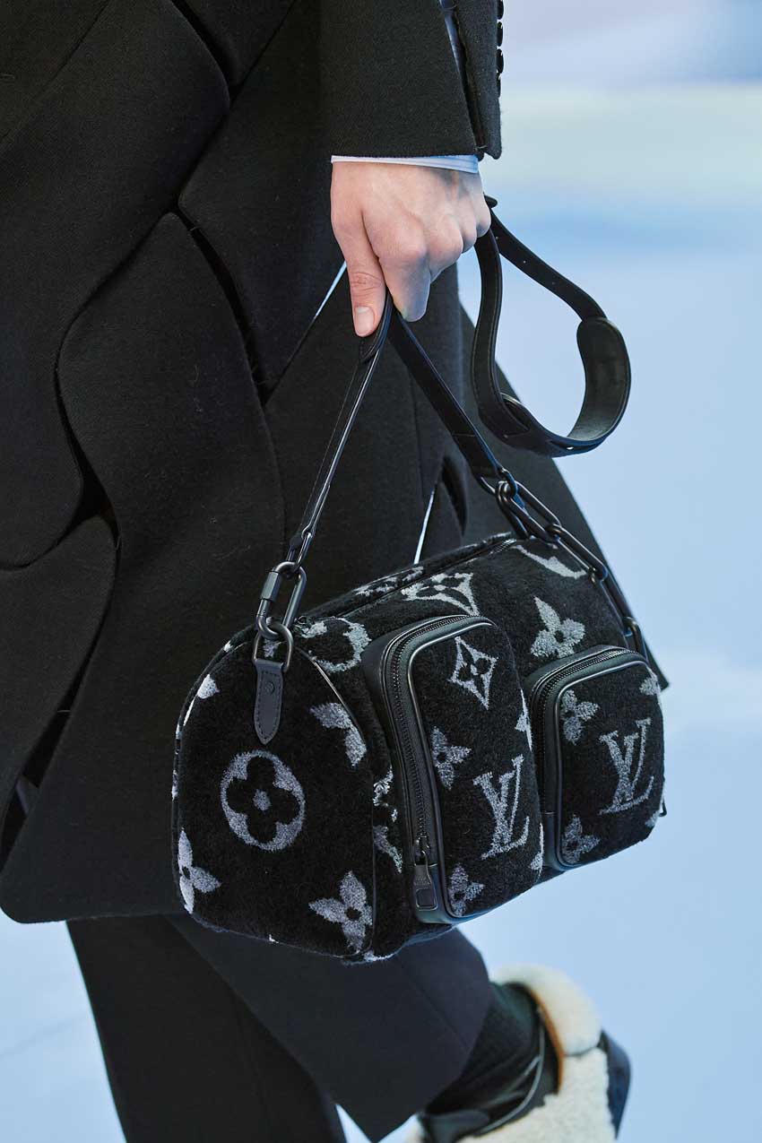 Những thiết kế túi của Abloh đưa Louis Vuitton vào xứ sở thần tiên - 25