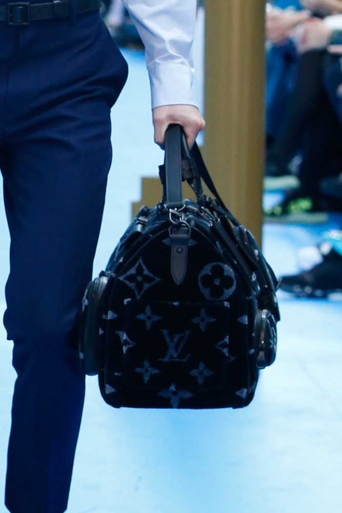 Những thiết kế túi của Abloh đưa Louis Vuitton vào xứ sở thần tiên - 3