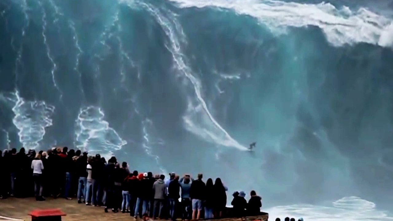 VĐV nam lướt con sóng lớn nhất thế giới -03