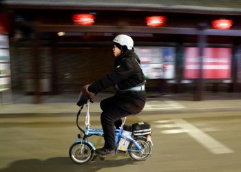 Dịch vụ chở người say rượu, bia - nghề kiếm bộn tiền ở Bắc Kinh, Trung Quốc - 1