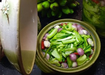 Muối dưa chua ngày xưa cho tết ngày nay: Giữ một chút men lành - 1