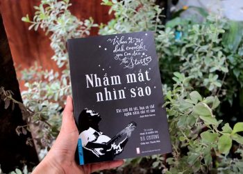 Tự truyện của nhạc sĩ sáng tác và hát qua lăng kính ánh sáng không màu - 1