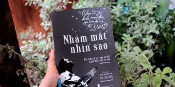 Tự truyện của nhạc sĩ sáng tác và hát qua lăng kính ánh sáng không màu - 1
