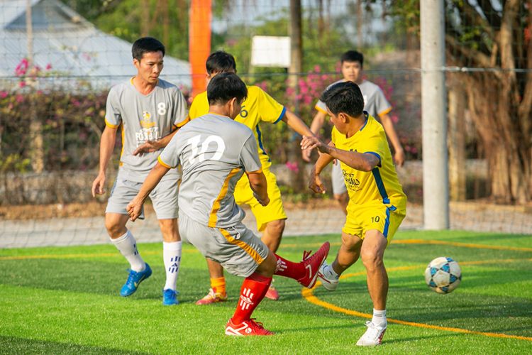 Bia Tiger tài trợ 3 sân bóng cộng đồng - 3