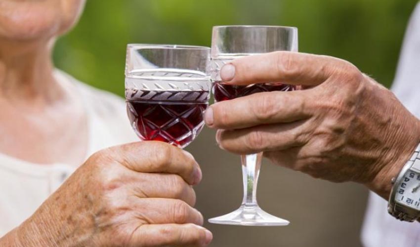 Uống rượu vừa phải có thể ngăn ngừa bệnh Alzheimer và chứng mất trí nhớ -3
