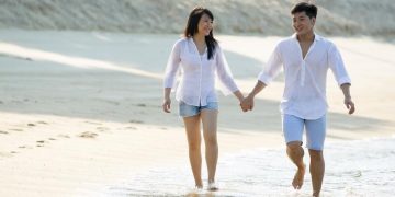 Vợ chồng cùng tát cạn biển Đông -2