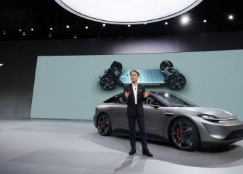 Sony bất ngờ ra mắt mẫu xe điện Vision-S tại CES 2020