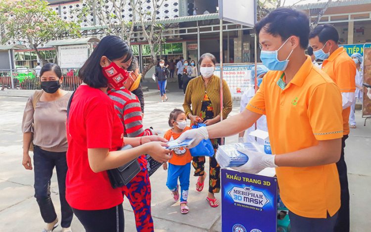 Aikya Pharma tặng khẩu trang tại Vĩnh Phúc điểm nóng dịch virus Covid-19