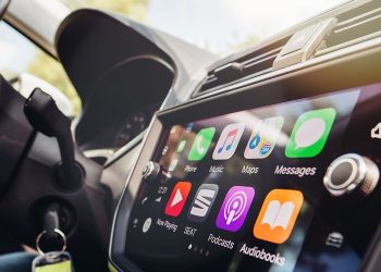 Tính năng mới iOS 13.4 ‘CarKey” dùng iPhone mở khóa xe