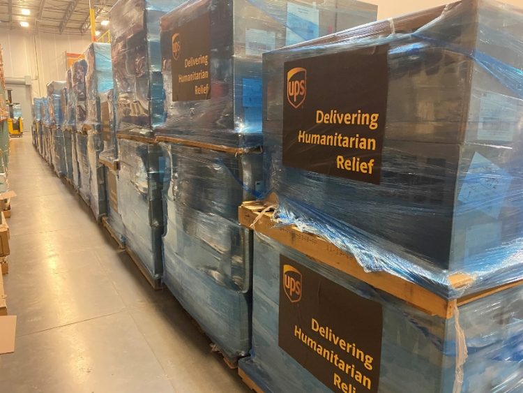 UPS vận chuyển hơn 2 triệu khẩu trang y tế đến Trung Quốc phòng ngừa Virus Corona