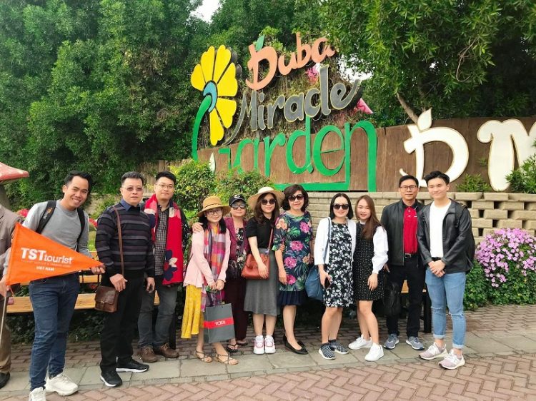 TST tourist tặng gói bảo hiểm Corona cho khách - 1