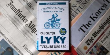 Bài học kinh doanh ly kỳ từ cậu bé giao báo - 1