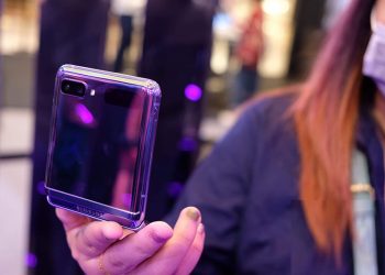 Doanh số bán mẫu Galaxy Z Flip mới của Samsung có thể đạt 3 triệu chiếc năm 2020