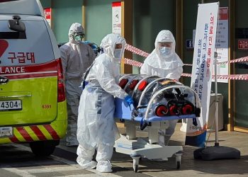 Tính đến sáng 22-2, Hàn Quốc ghi nhận thêm 142 ca nhiễm mới. Ảnh: Yonhap