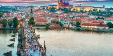 Thăm cây cầu tượng thánh độc đáo ở cộng hòa Czech -01
