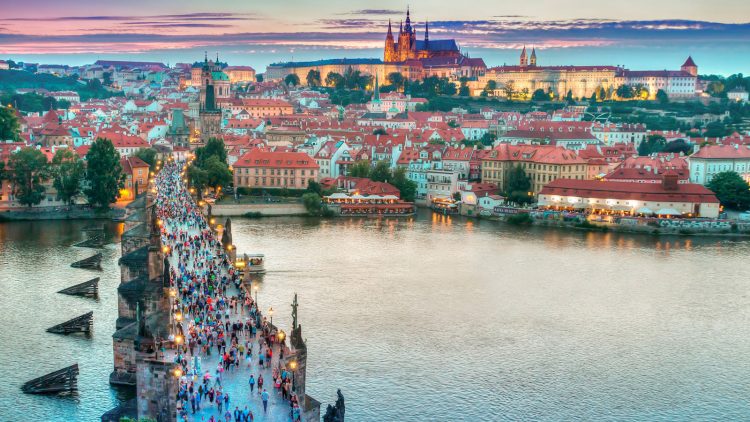 Thăm cây cầu tượng thánh độc đáo ở cộng hòa Czech -01