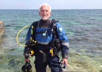 Chuyện lạ đó đây: Thợ lăn nam cao tuổi nhất thế giới - 01