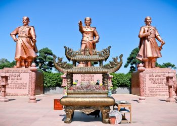 Về với Bạch Đằng Giang -01