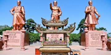 Về với Bạch Đằng Giang -01