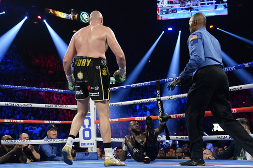 Fury hạ knock-out Wilder ở hiệp 7, giành đai WBC hạng nặng - 2