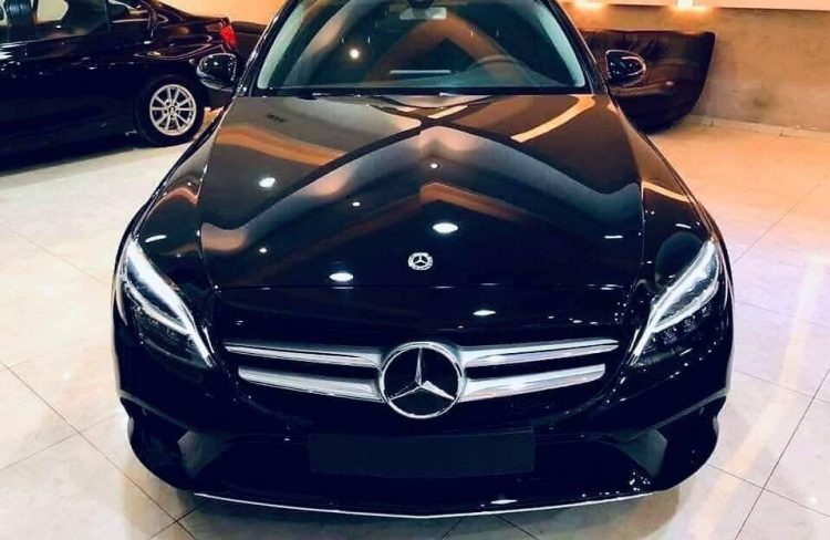 Mercedes-Benz C180 2020 sắp ra mắt tại Việt Nam, quyết giành thị phần Toyota Camry - 1