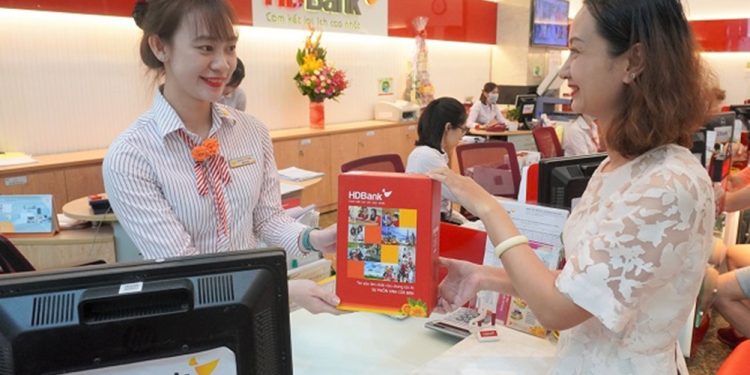 Ngập tràn quà tặng từ HDBank mừng Quốc tế Phụ nữ 8/3