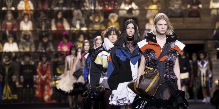 Louis Vuitton Thu-Đông 2020: Sự giao thoa giữa thời đại - 01