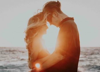 Điều gì xảy ra trong cơ thể hai người yêu nhau? -01