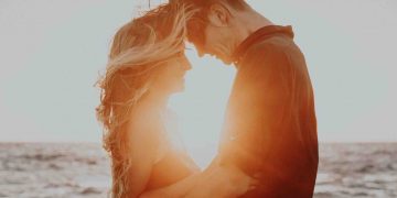 Điều gì xảy ra trong cơ thể hai người yêu nhau? -01