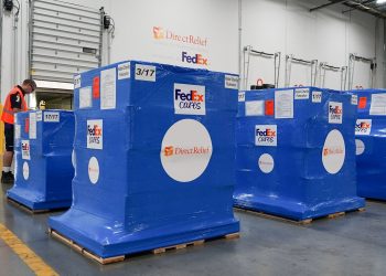 FedEx vận chuyển thiết bị y tế khẩn cấp đến Trung Quốc