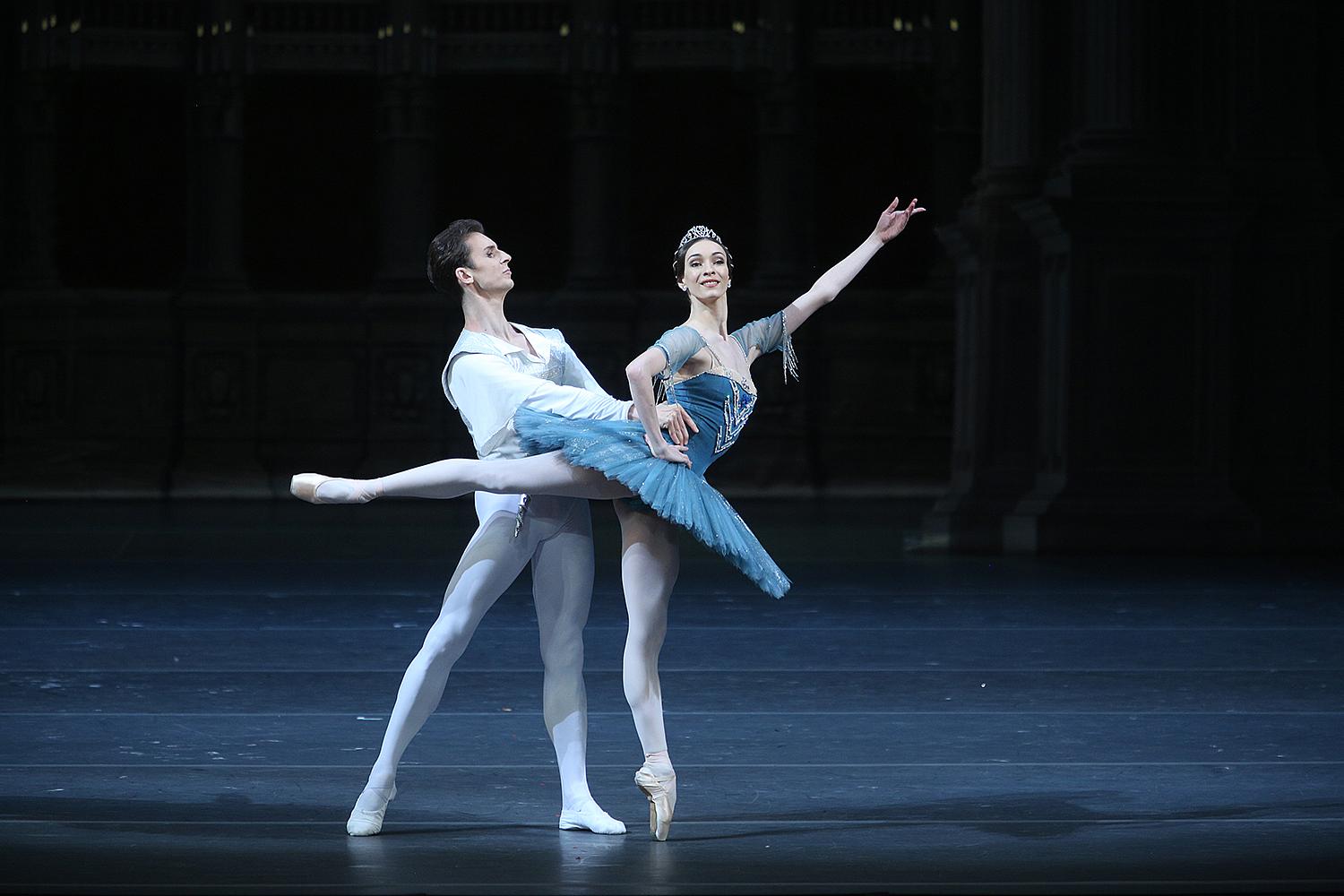 Nhà hát Bolshoi chiếu ballet kinh điển online cho khán giả thời COVID-19