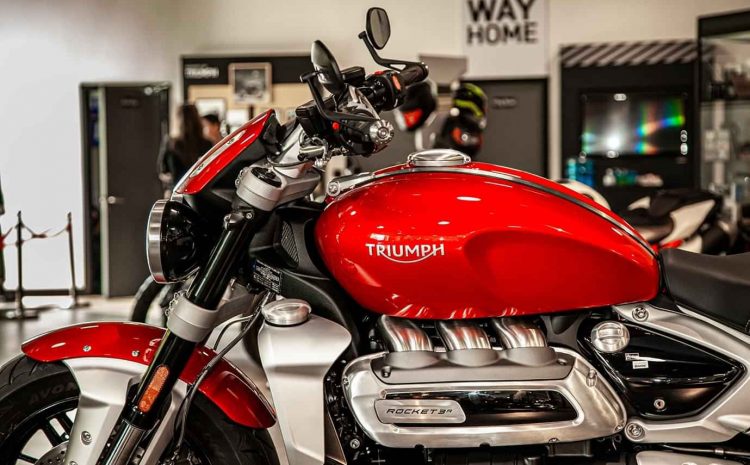Triumph Rocket 3 giá từ 869 triệu tại Việt Nam