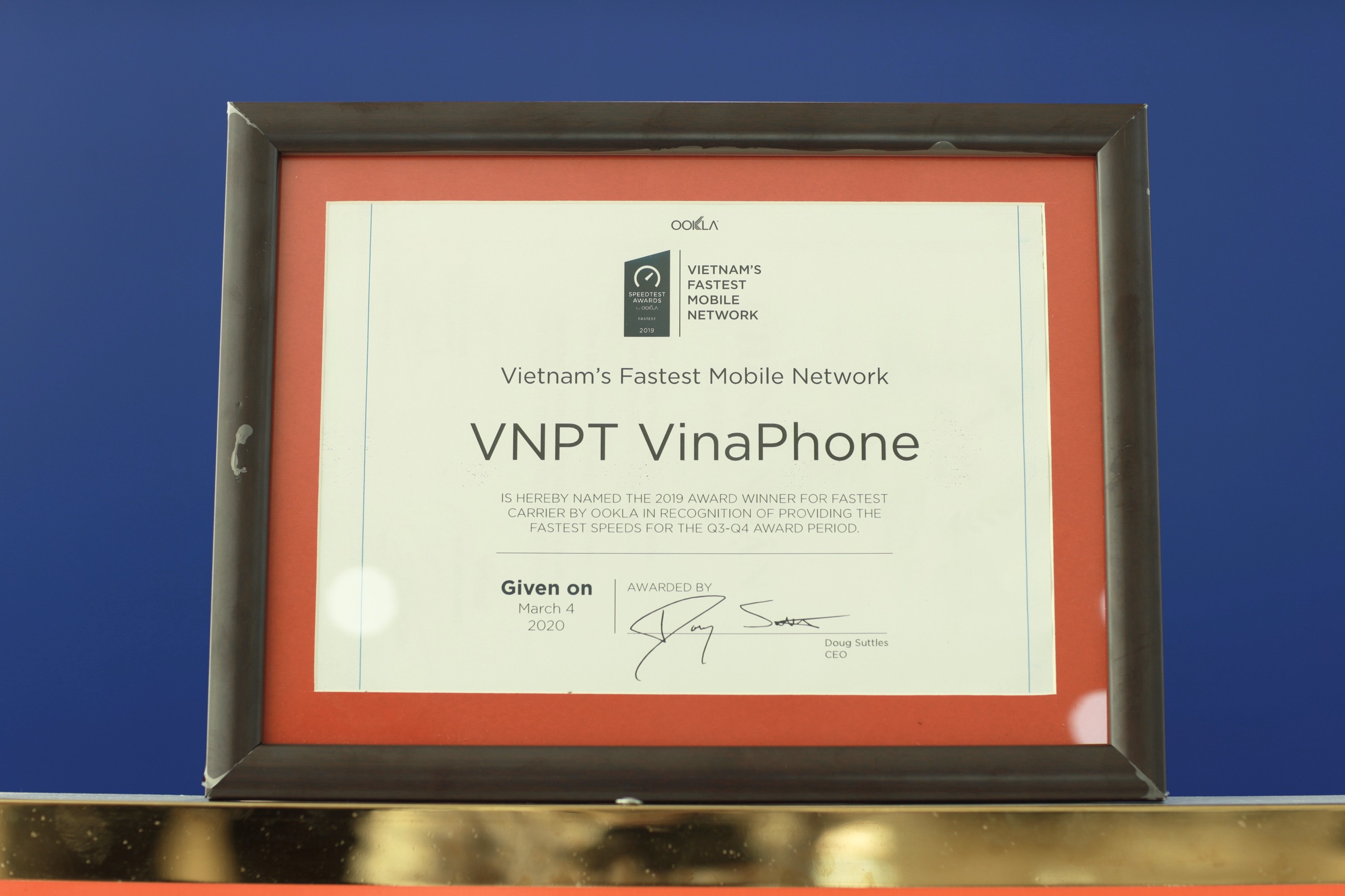 Theo kết quả công bố, danh hiệu nhà mạng 3G/4G nhanh nhất Việt Nam do Ookla - đơn vị uy tín về đo kiểm tốc độ internet vừa được trao cho VinaPhone. Đây là năm thứ 2 liên tiếp VinaPhone nhận được danh hiệu này. - 2