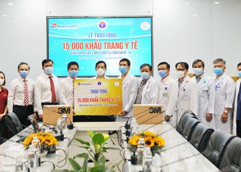 Vietravel trao tặng 15.000 khẩu trang y tế cho y bác sĩ bệnh viện Chợ Rẫy