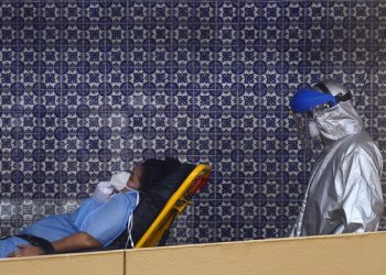 Dịch COVID-19 ngày 10-5: Hội đồng chuyên môn hội chẩn cho bệnh nhân phi công Anh - Ảnh 1